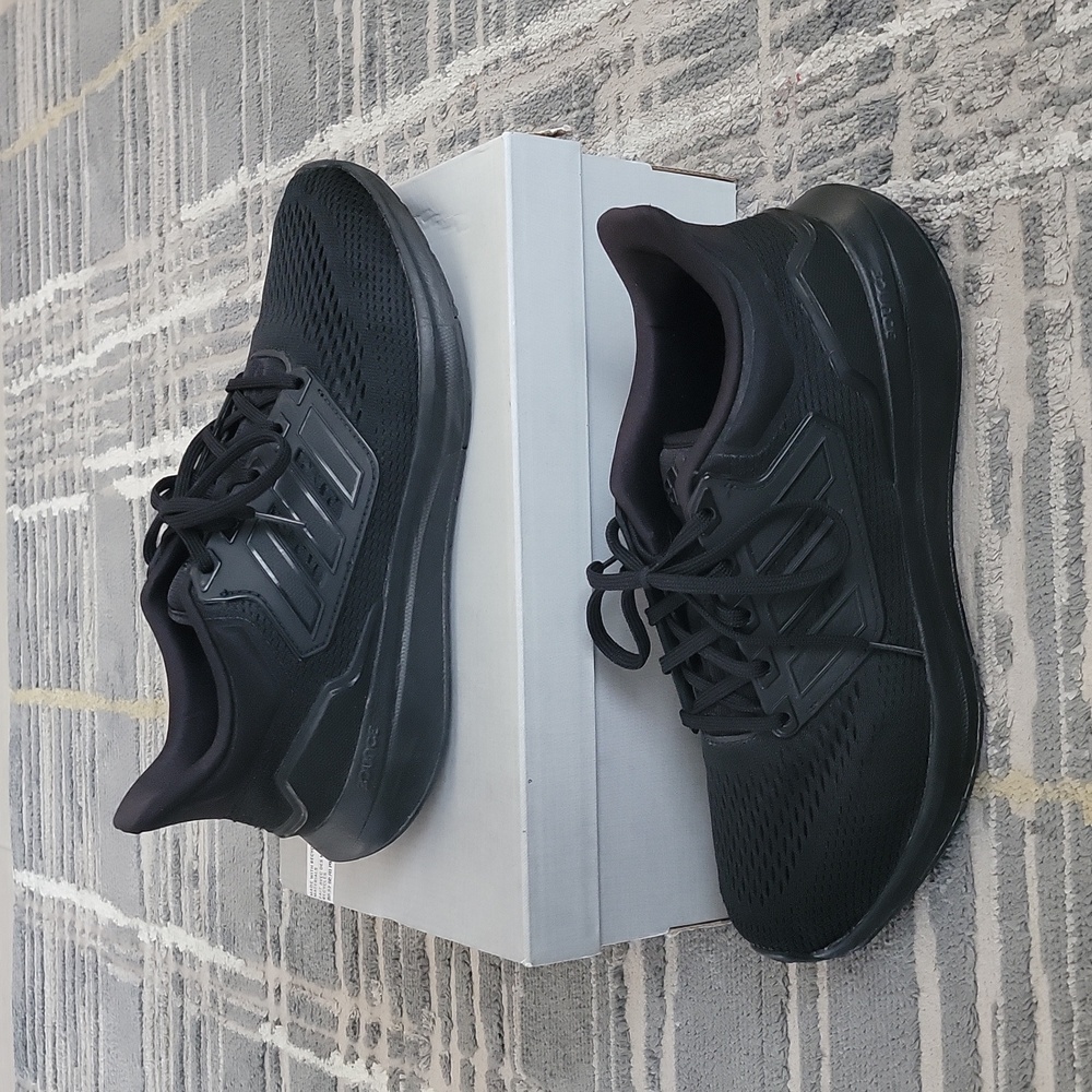 Adidas EQ21 Run Sz: 9.5